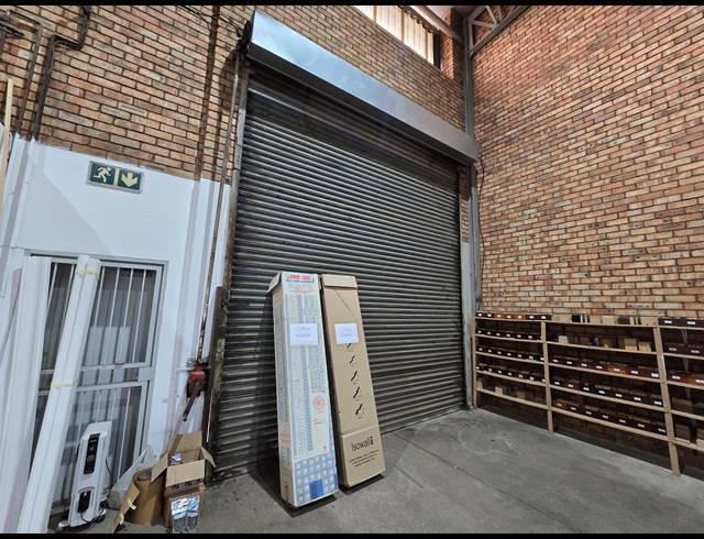 305M² WAREHOUSE TO LET IN MEADOWDALE